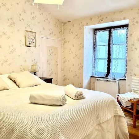 Maison Paisible Avec Lac Prive Secondigny Buitenkant foto
