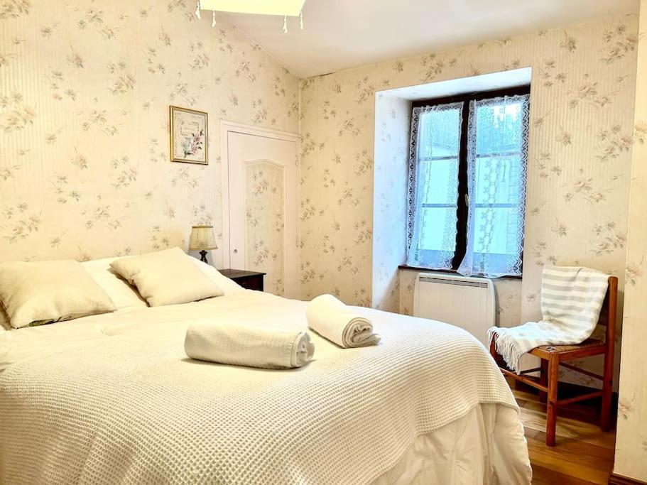 Maison Paisible Avec Lac Prive Secondigny Buitenkant foto