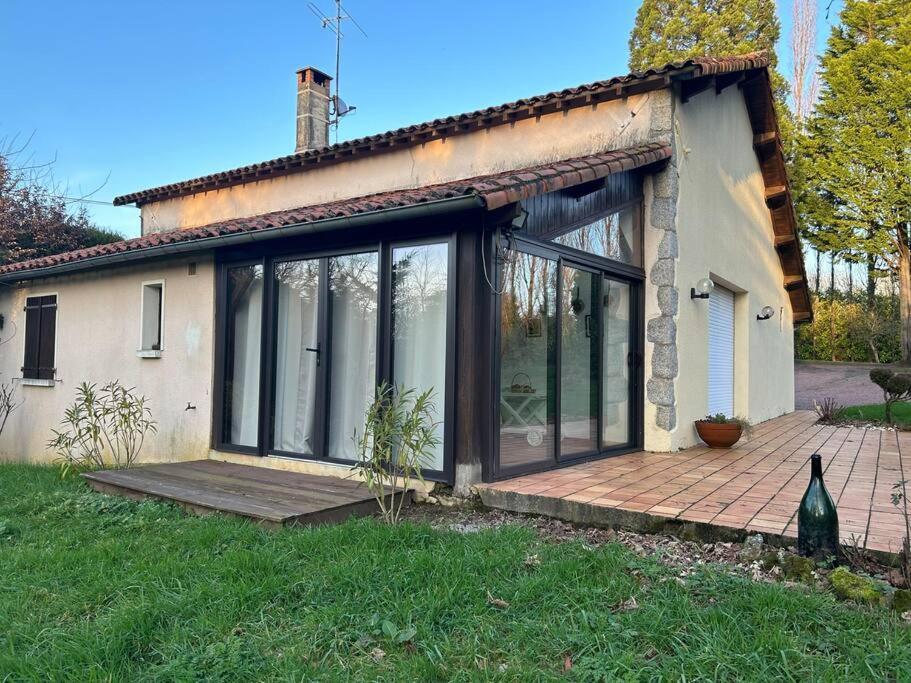 Maison Paisible Avec Lac Prive Secondigny Buitenkant foto
