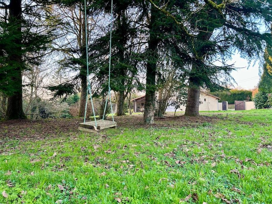 Maison Paisible Avec Lac Prive Secondigny Buitenkant foto